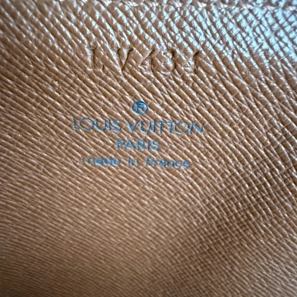 ✨ Authentic Louis Vuitton Monogram Etui Voyage MM Portfolio COA, Dust Bag & Box✨